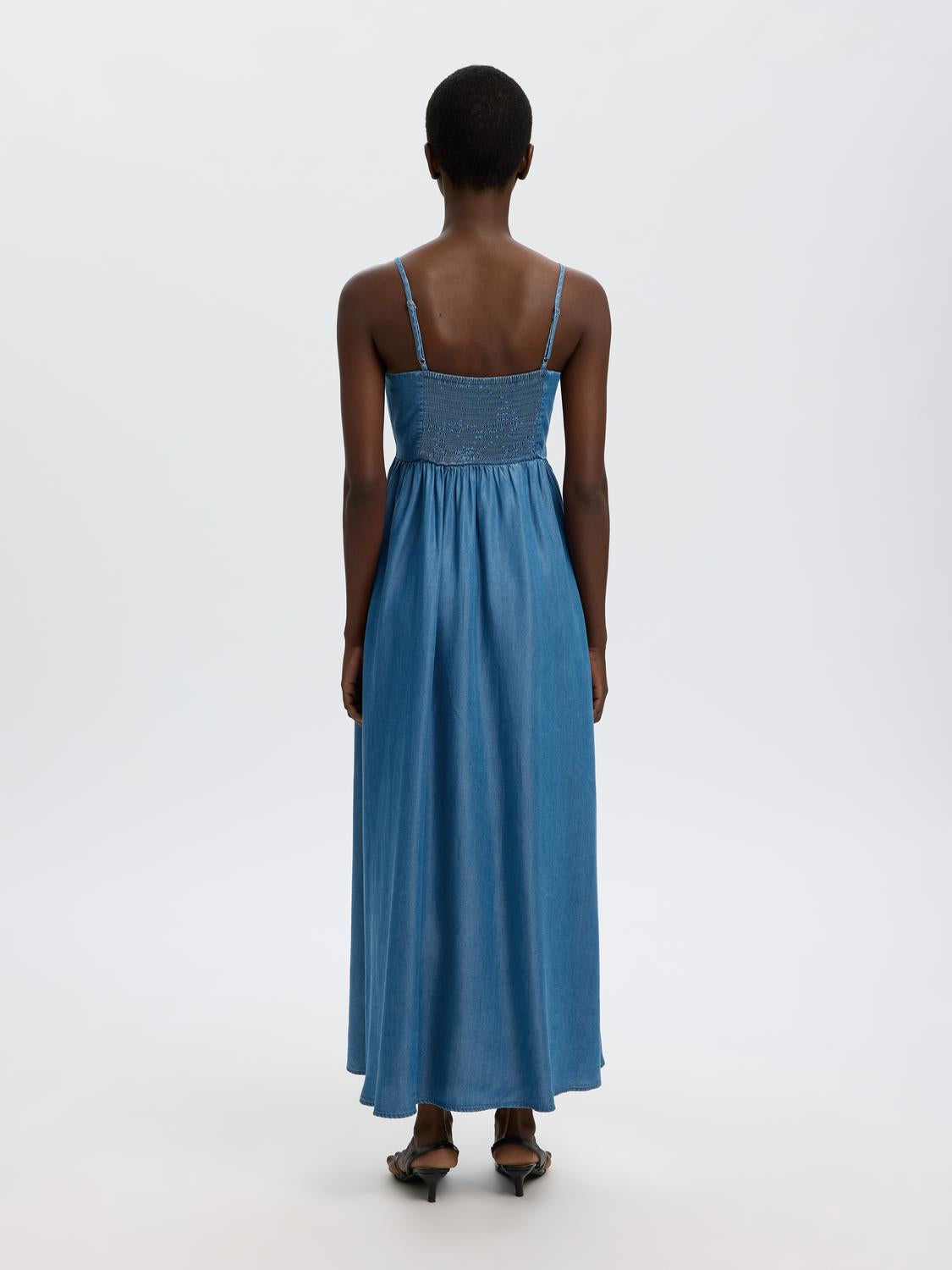 model_shot-back